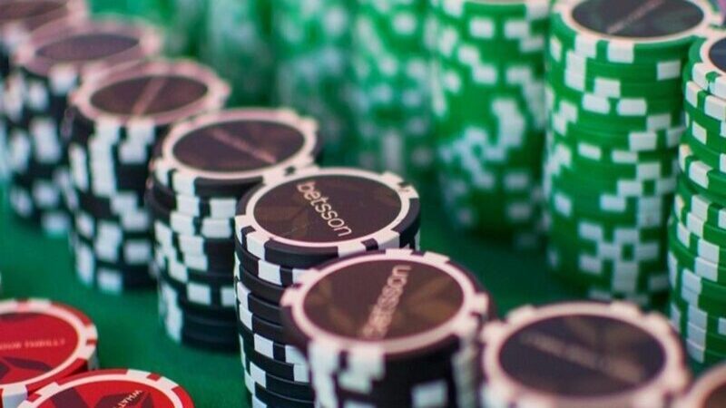 Chia sẻ thuật ngữ có trong trò chơi Poker của Ok9